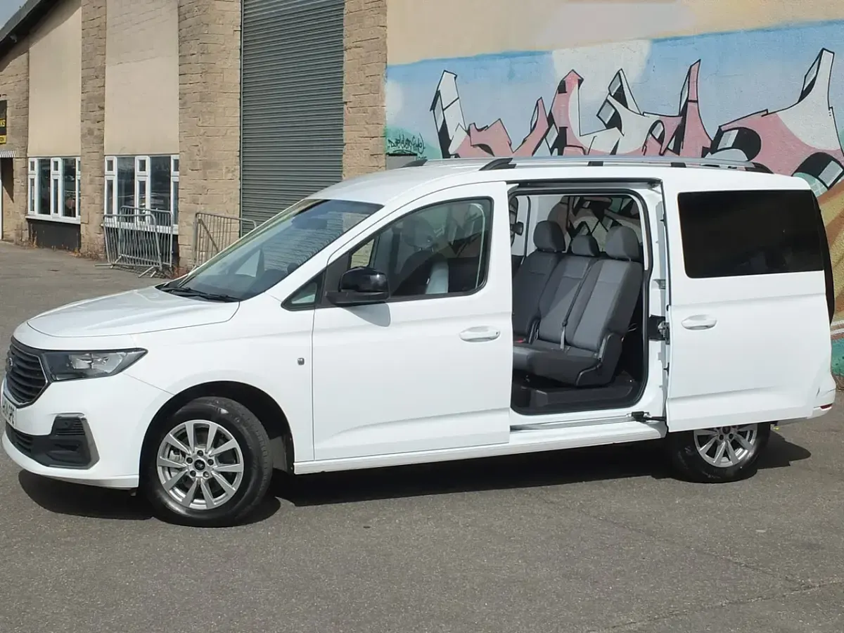 Used Ford Tourneo Connect Titanium 122 HP (89 kW) 2024 White MPV
