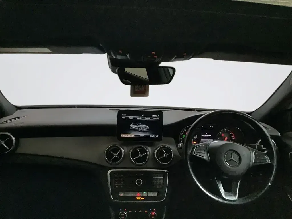 Used Mercedes GLA200 Premium Plus 136 HP (100 kW) 2019 Silver SUV