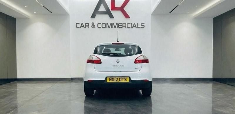 Used Renault Mégane III Dynamique 110 HP (80 kW) 2012 White Hatchback