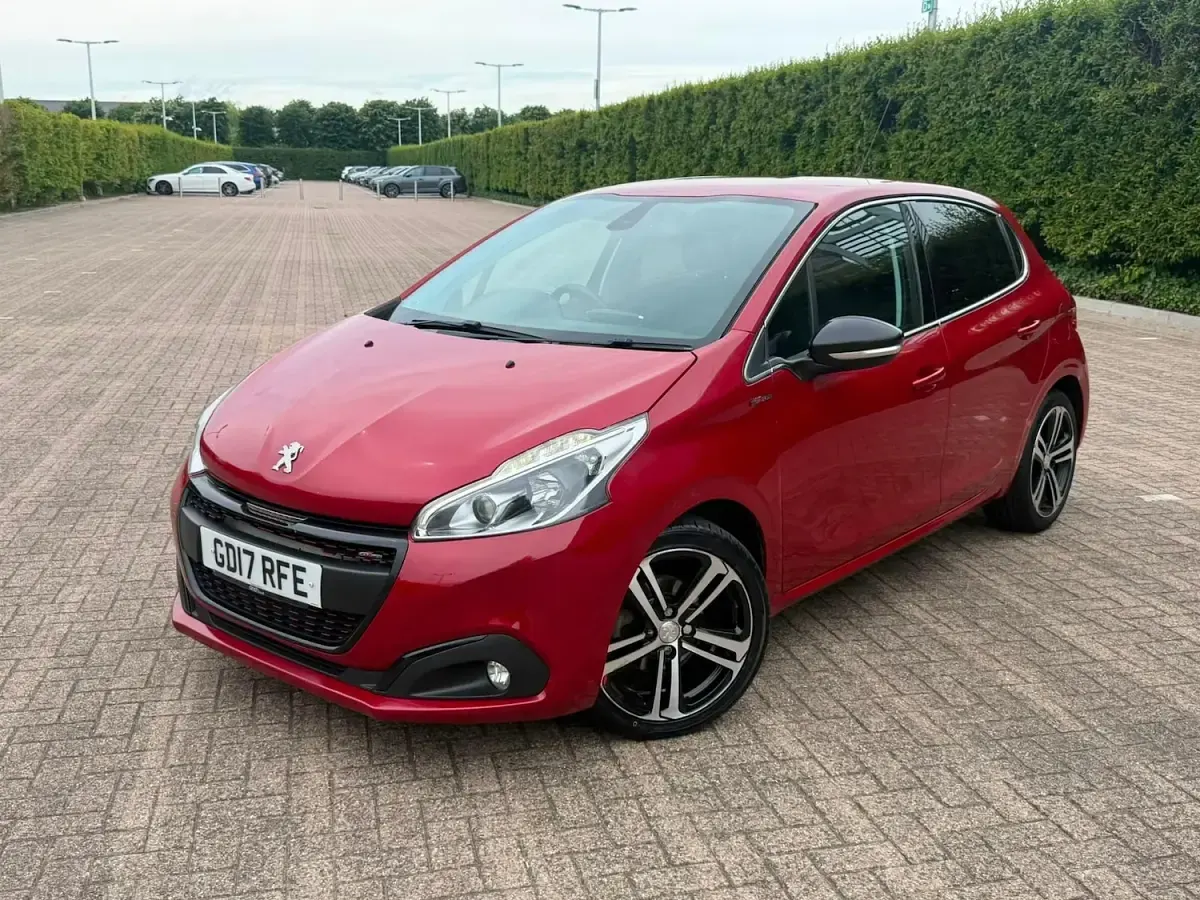 Used Peugeot 208 GT-line 110 HP (80 kW) 2017 Red Hatchback