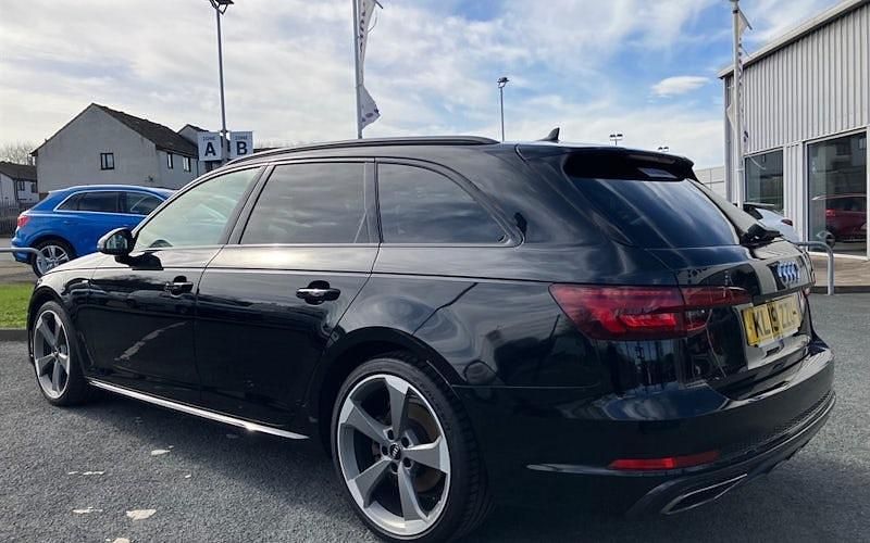 Usado Audi A4 Black Edition 150 HP (110 kW) 2019 Preto Carrinha