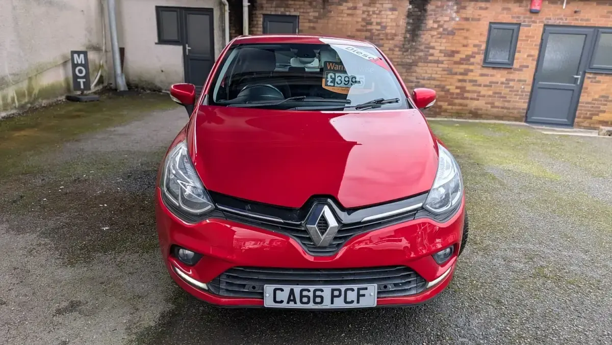 Used Renault Clio Dynamique 2017 Red Hatchback