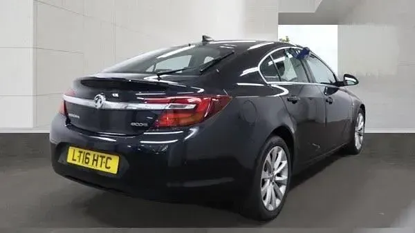 Usado Vauxhall Insignia Elite 136 CV (100 kW) 2016 Negro Utilitario