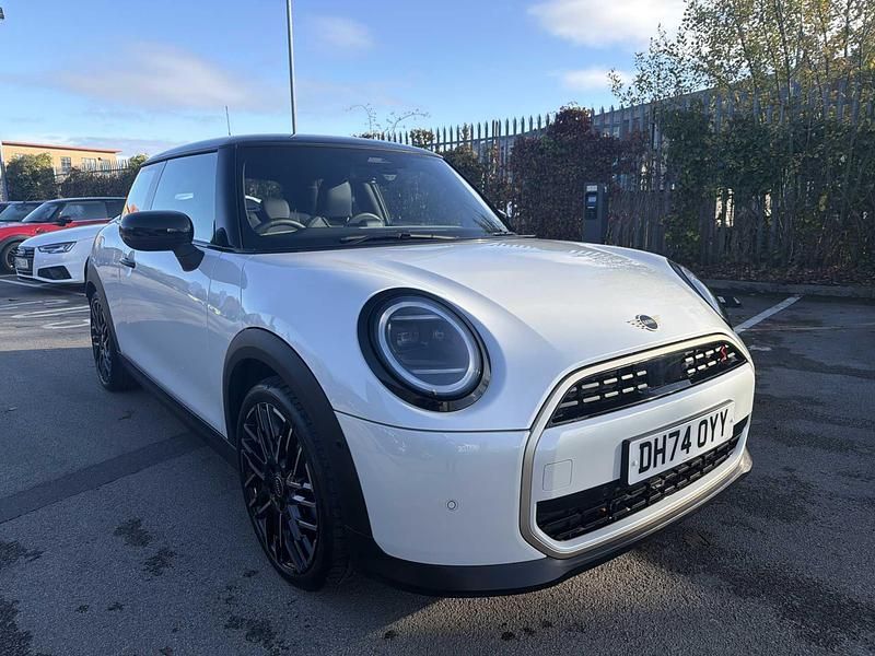 White Used 2025 Mini Cooper S Hatch Hatchback | £25,366 (Fair price) - Image 1/4