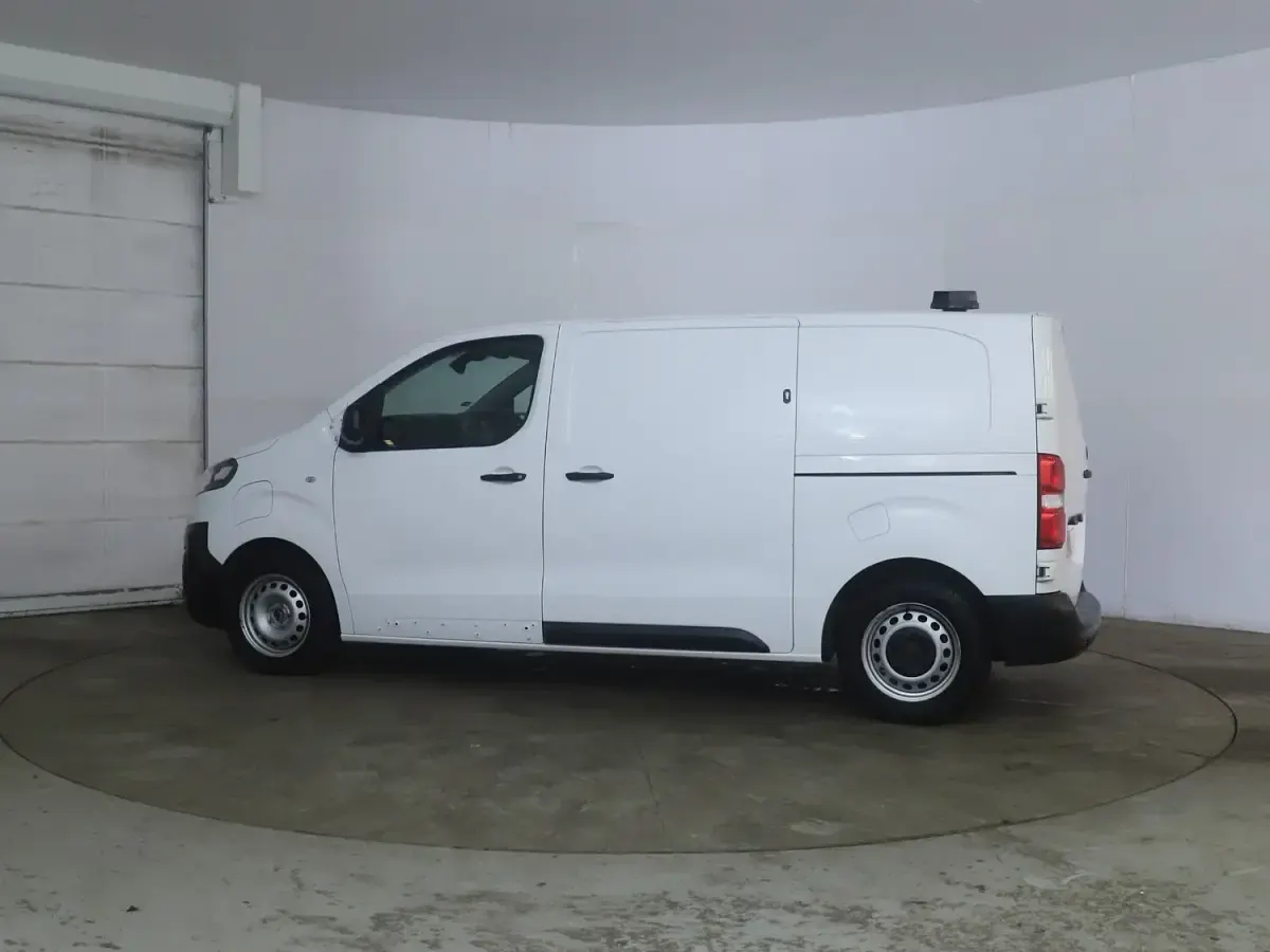 Used Vauxhall Vivaro 100 kW (136 HP) 2022 White MPV