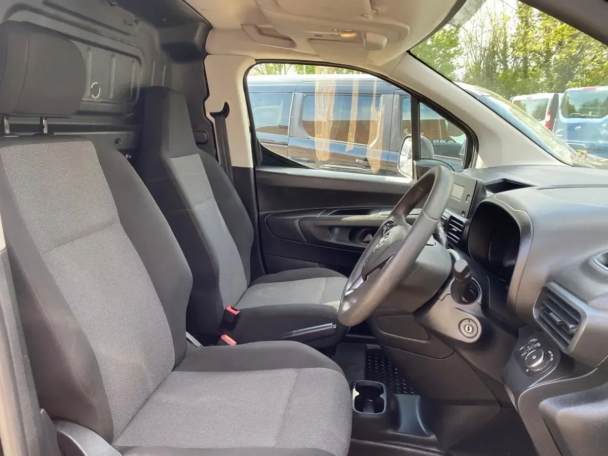 Second-hand Vauxhall Combo 2022 Negru Monovolum
