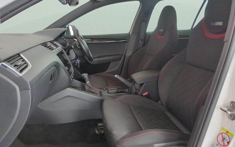 Used Skoda Octavia vRS 184 HP (135 kW) 2019 White Estate