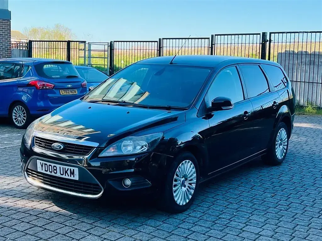 Begagnad Ford Focus Titanium 145 HK (106 kW) 2008 Svart Kombi