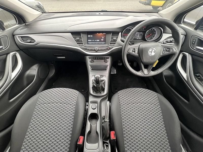 Used Vauxhall Astra Design Edition 108 HP (79 kW) 2026 Black Estate