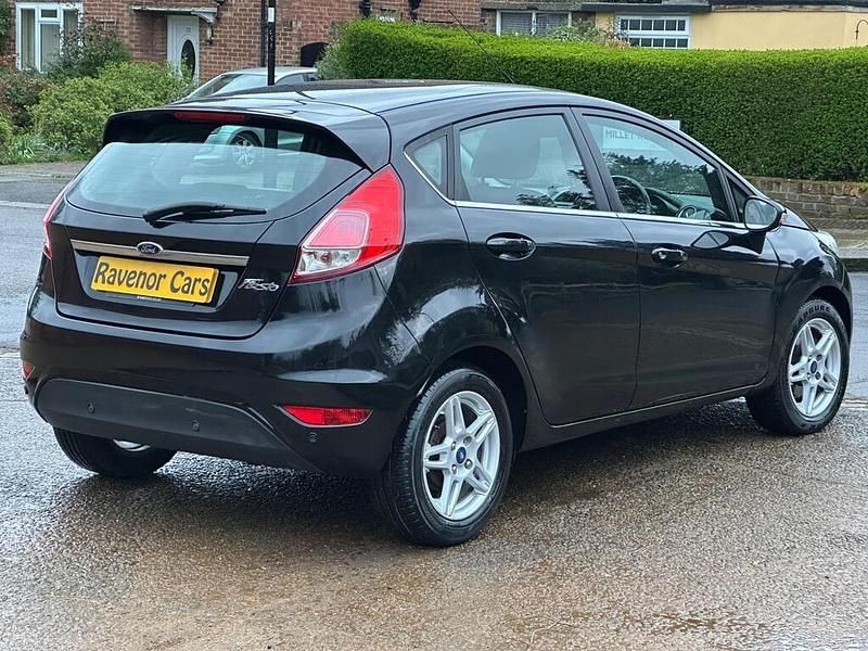 Used Ford Fiesta Zetec 105 HP (77 kW) 2013 Black Hatchback
