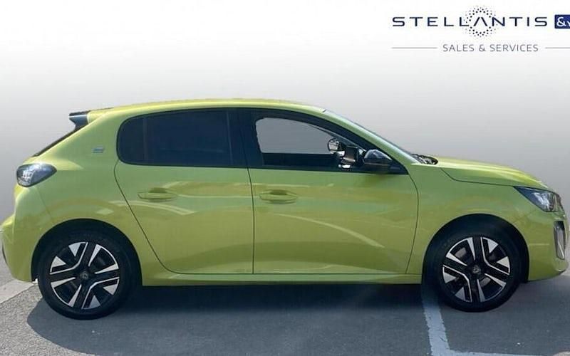 Used Peugeot e-208 Style 100 kW (137 HP) 2023 Yellow Hatchback