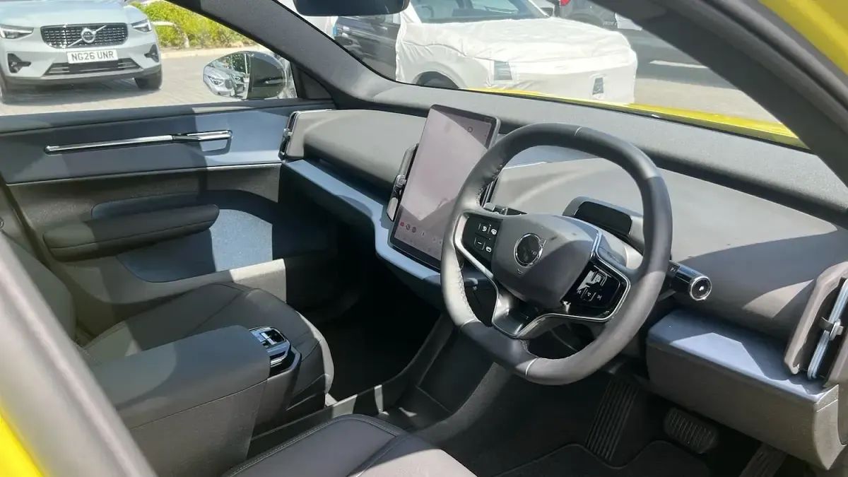 Used Volvo EX30 Performance 314 kW (428 HP) 2025 Yellow SUV