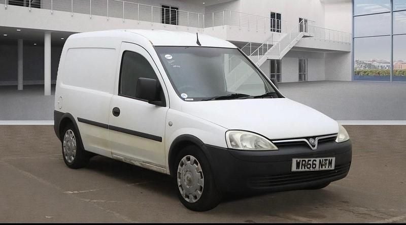 White Used 2006 Vauxhall Combo MPV | £1,495 (Fair price) - Image 1/4
