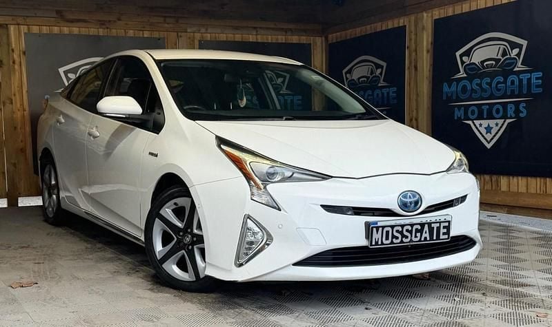 Used Toyota Prius Business Edition 122 HP (89 kW) 2016 White Hatchback