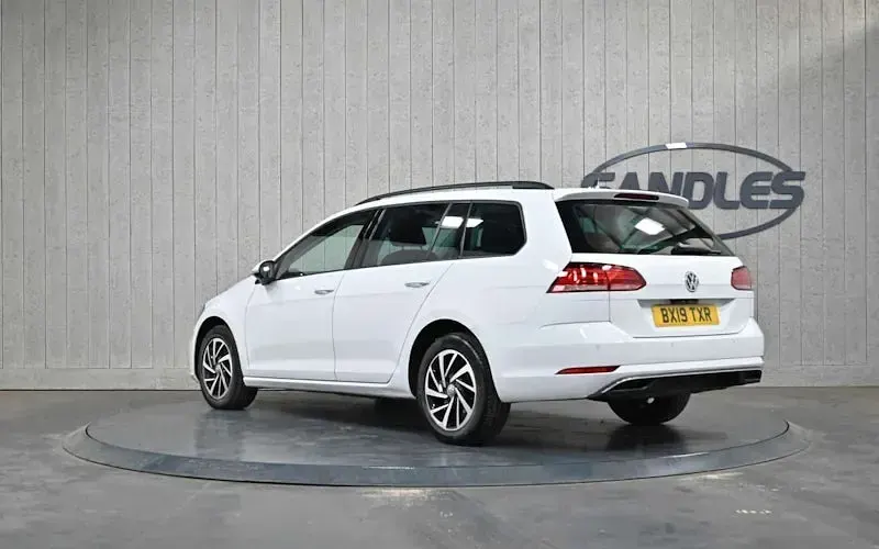 Used VW Golf VII Match 116 HP (85 kW) 2019 White Estate
