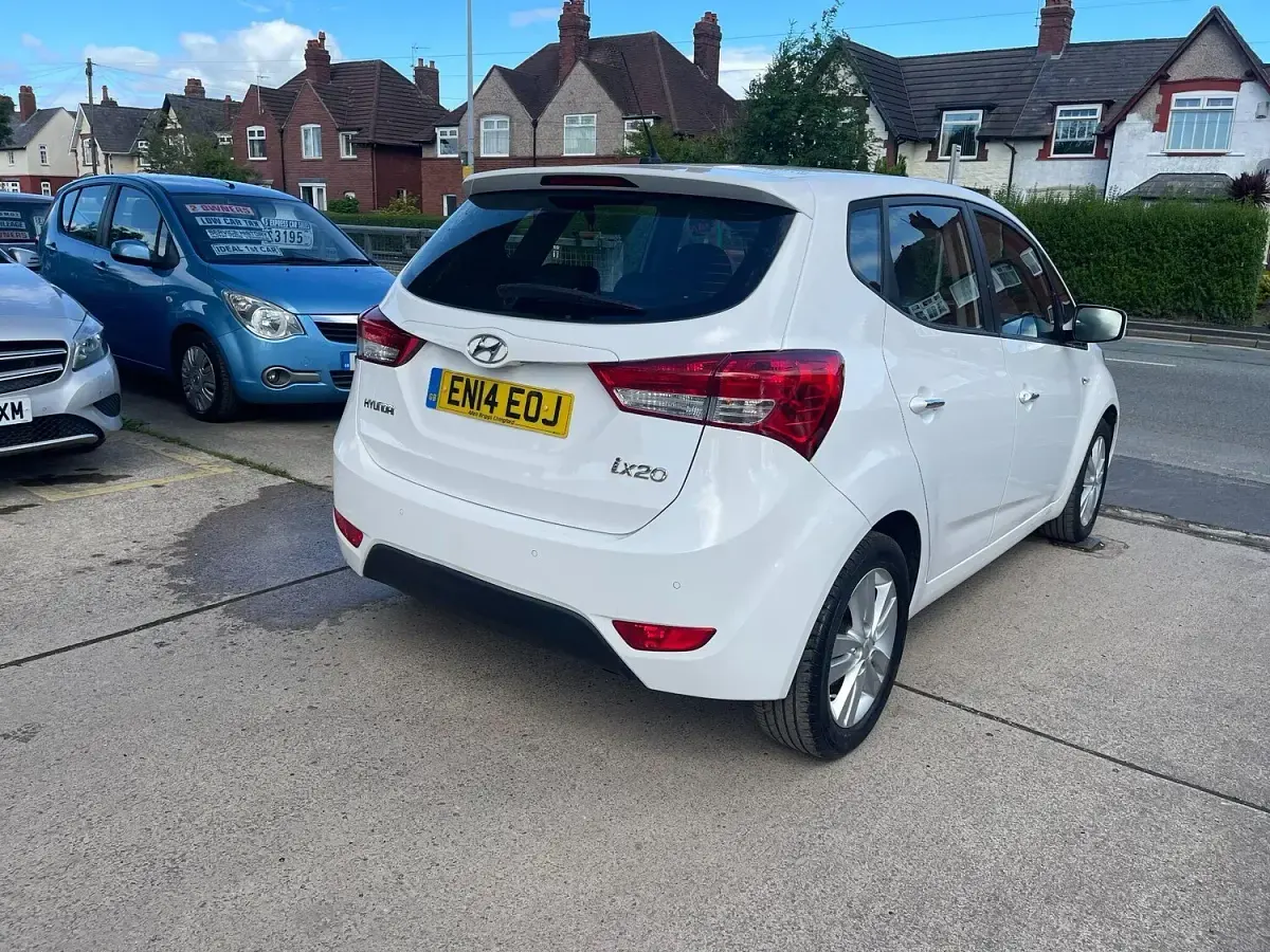 Used Hyundai ix20 Active 125 HP (91 kW) 2014 White Hatchback