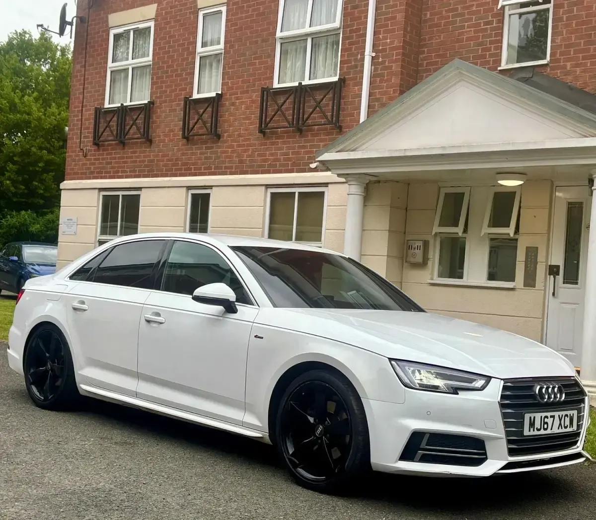 Used Audi A4 S-Line 150 HP (110 kW) 2017 White Sedan