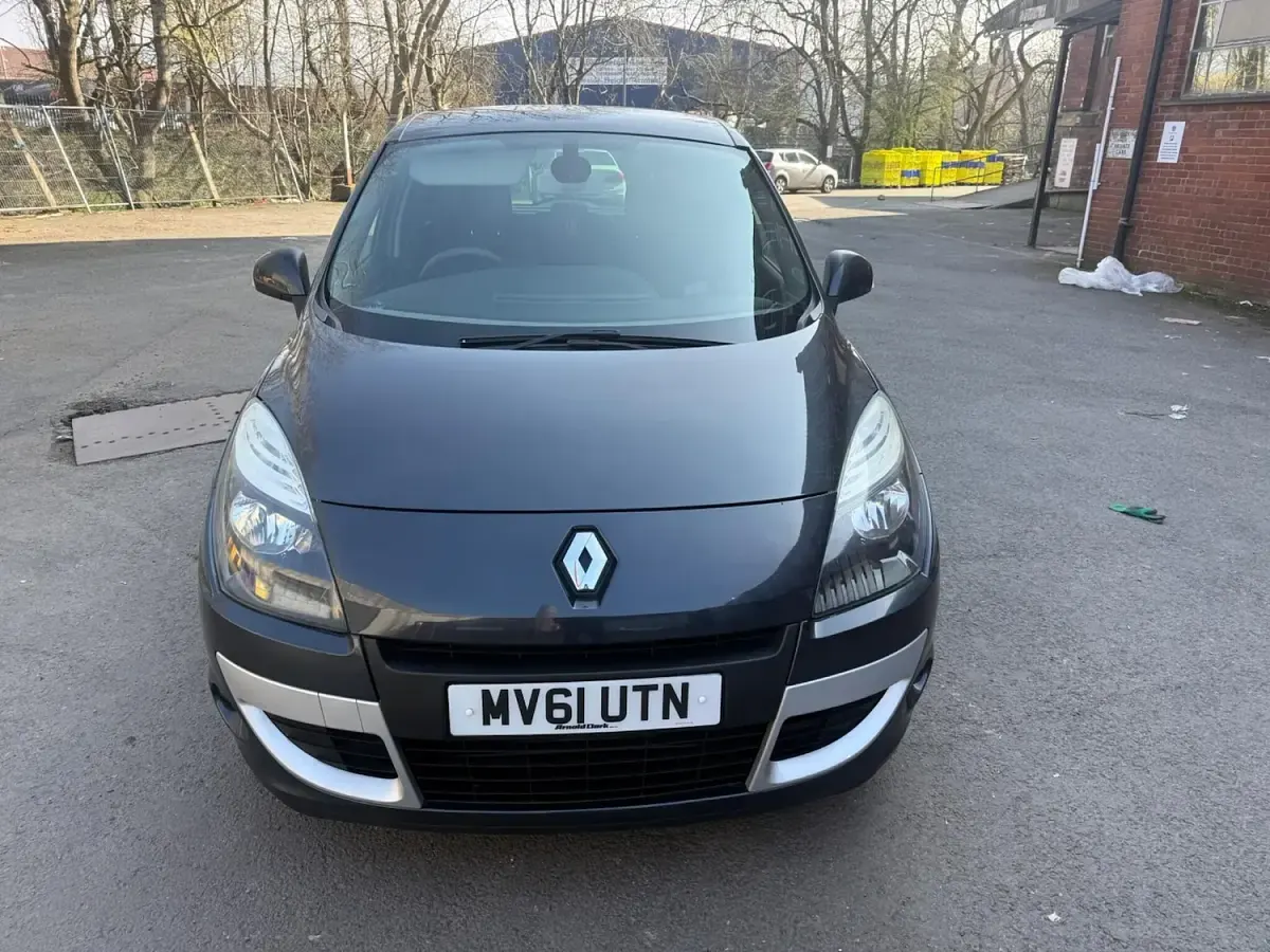 Used Renault Scénic III Dynamique 128 HP (94 kW) 2011 Grey MPV
