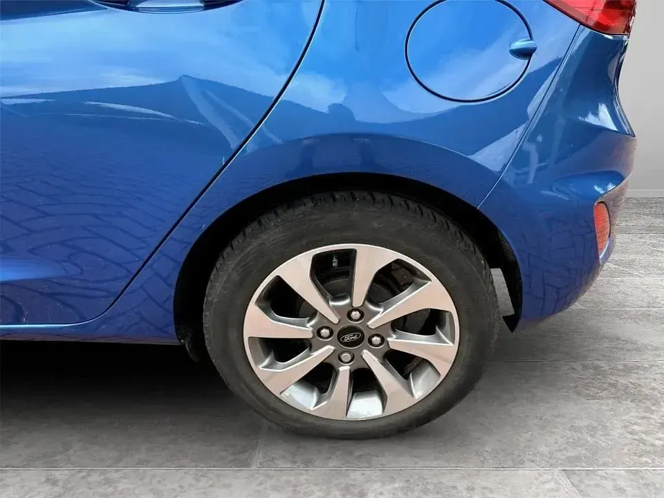 Usado Ford Fiesta Trend 95 CV (69 kW) 2020 Azul Utilitario