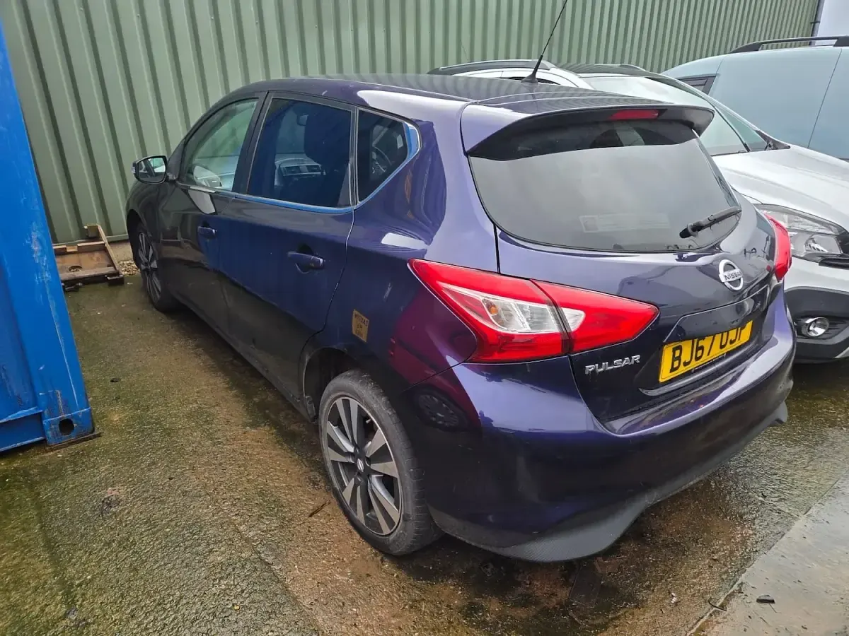 Used Nissan Pulsar N-Connecta 115 HP (84 kW) 2017 Blue Hatchback