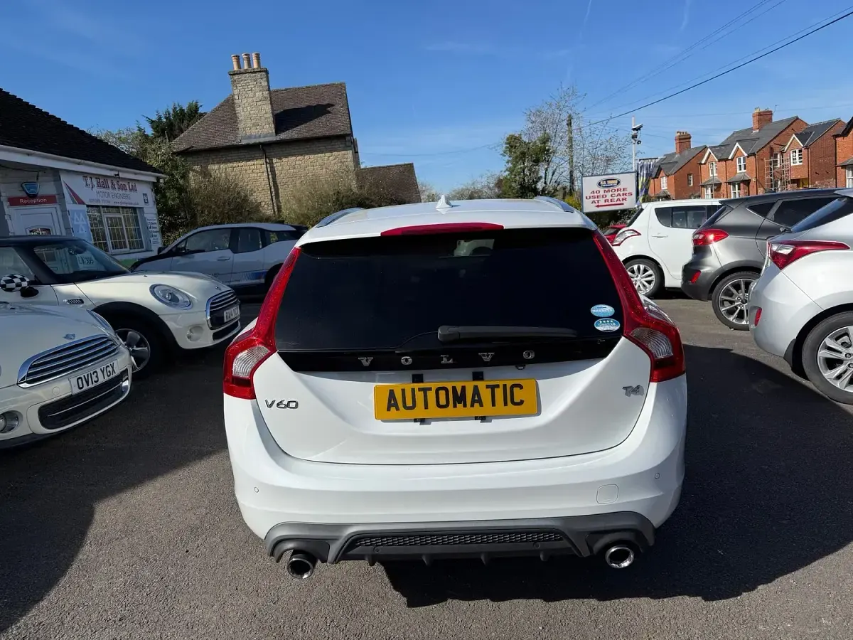 Used Volvo V60 SE Lux 180 HP (132 kW) 2025 Black Estate