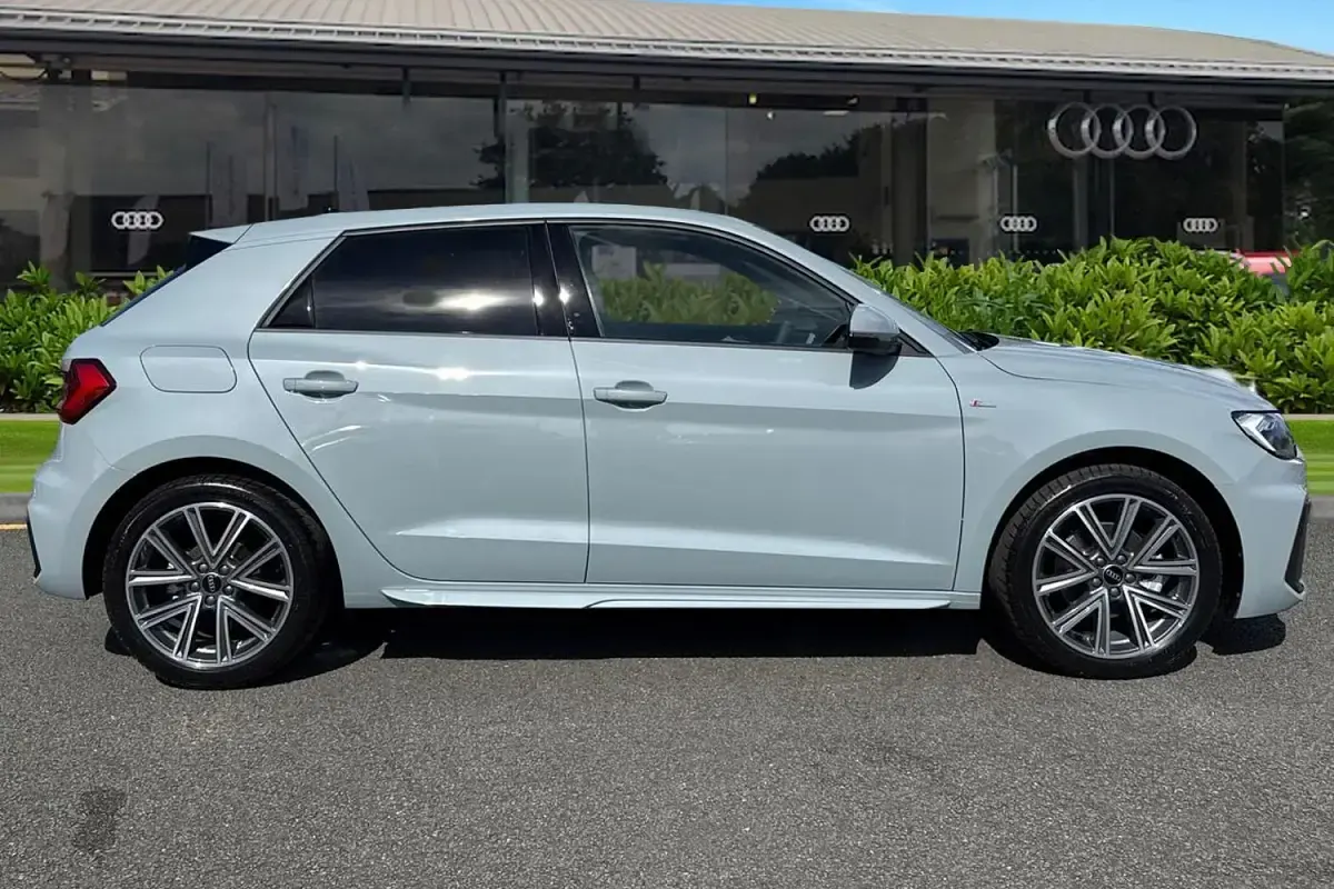 Novo Audi A1 Sportback S-Line 2026 Branco Citadino