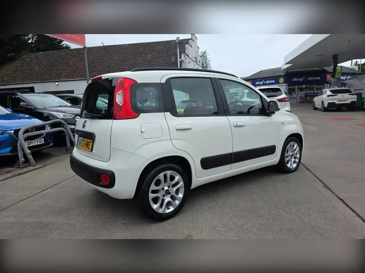 Begagnad Fiat Panda Lounge 75 HK (55 kW) 2013 Vit Halvkombi