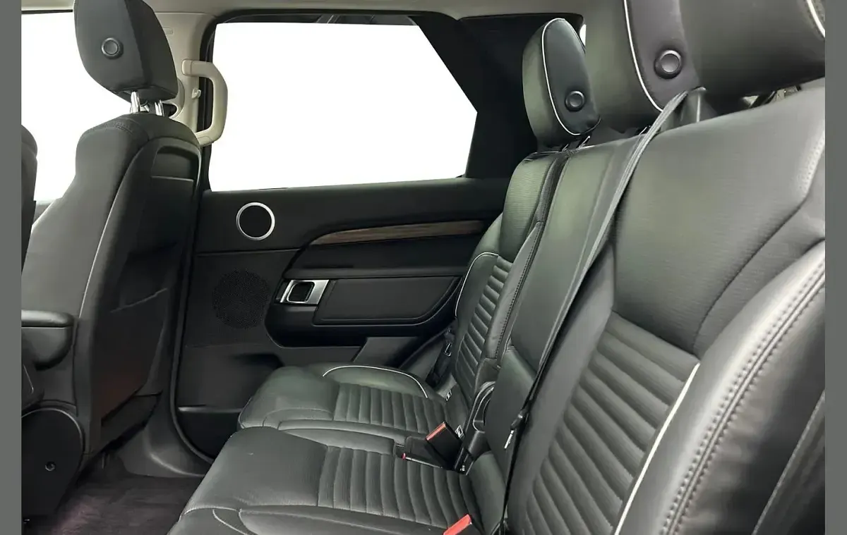 Used Land Rover Discovery HSE 301 HP (221 kW) 2019 Silver SUV