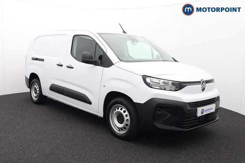 White New 2025 Citroën Berlingo MPV | £16,699 (Good price) - Image 1/4