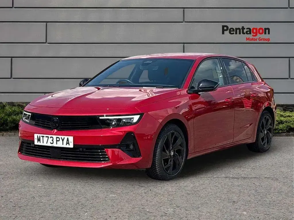 Used Vauxhall Astra 128 HP (94 kW) 2023 Red Hatchback