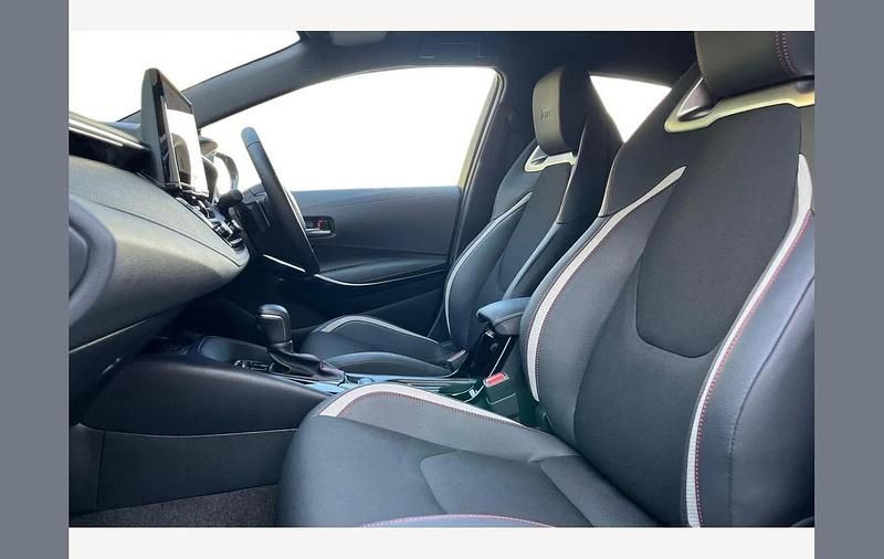 Used Toyota Corolla Sport 196 HP (144 kW) 2024 Silver Hatchback