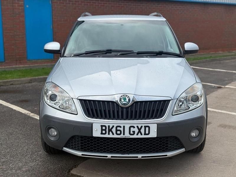 Used Skoda Fabia 90 HP (66 kW) 2011 Silver Estate