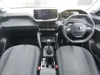 Usado Peugeot 208 Allure 101 CV (74 kW) 2025 Amarillo Utilitario
