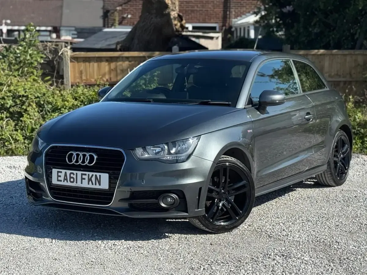 Usado Audi A1 S-Line 122 CV (89 kW) 2011 Gris Utilitario