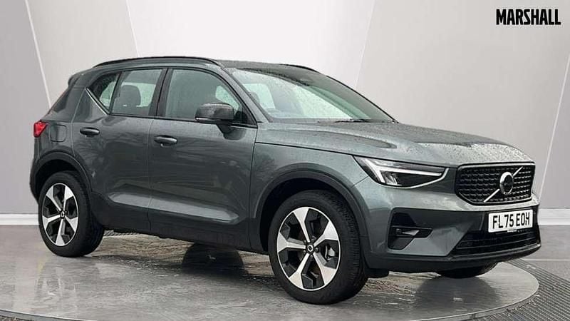Green New 2025 Volvo XC40 Plus SUV | £34,893 - Image 1/4