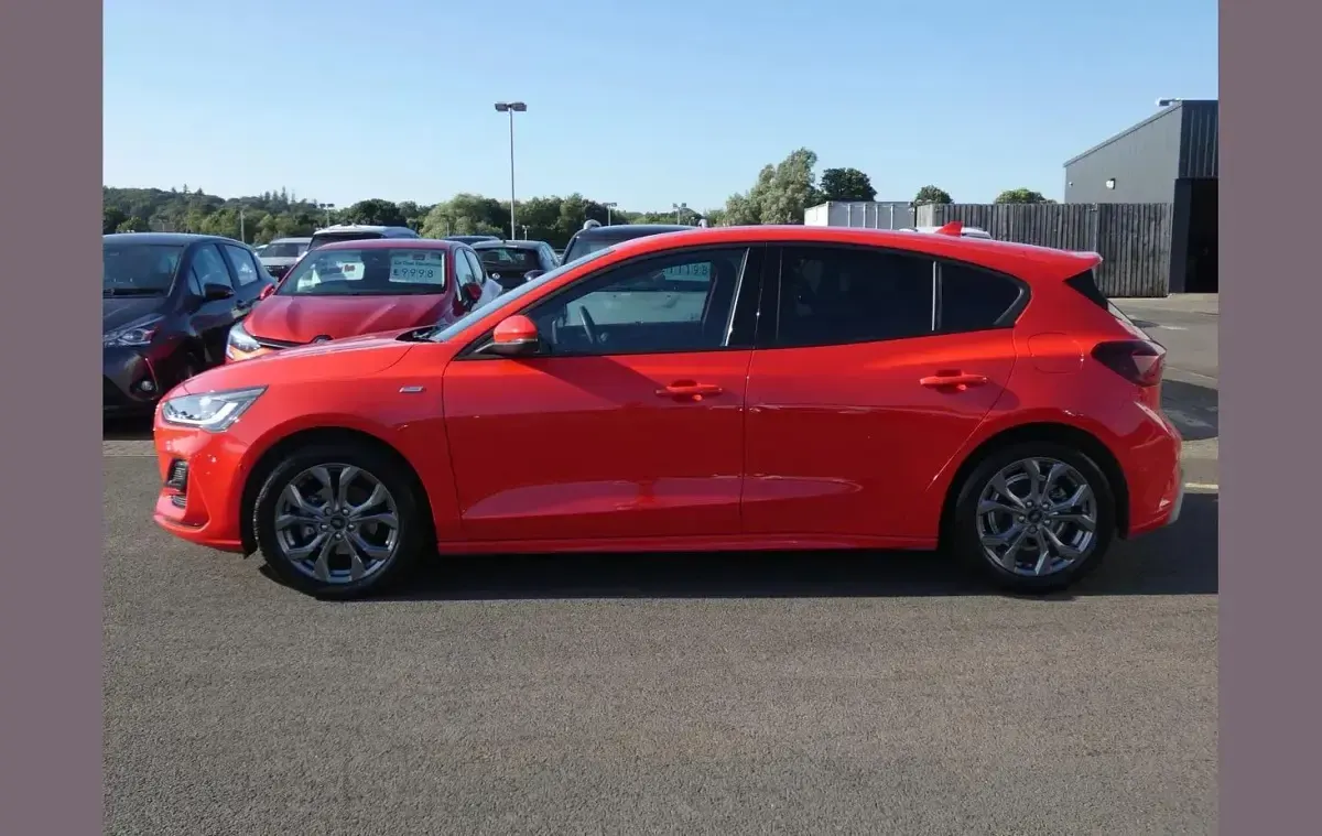 Used Ford Focus ST-Line 153 HP (112 kW) 2023 Red Hatchback