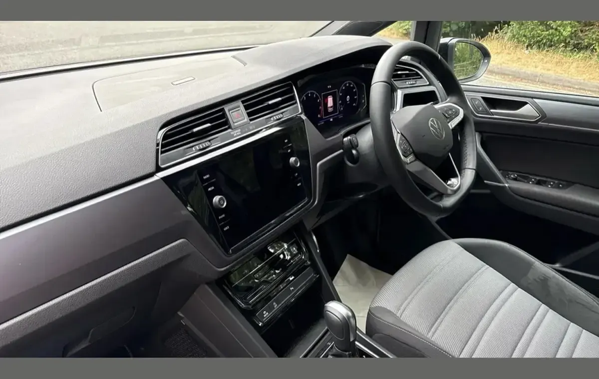 Used VW Touran R-line 150 HP (110 kW) 2025 Black MPV