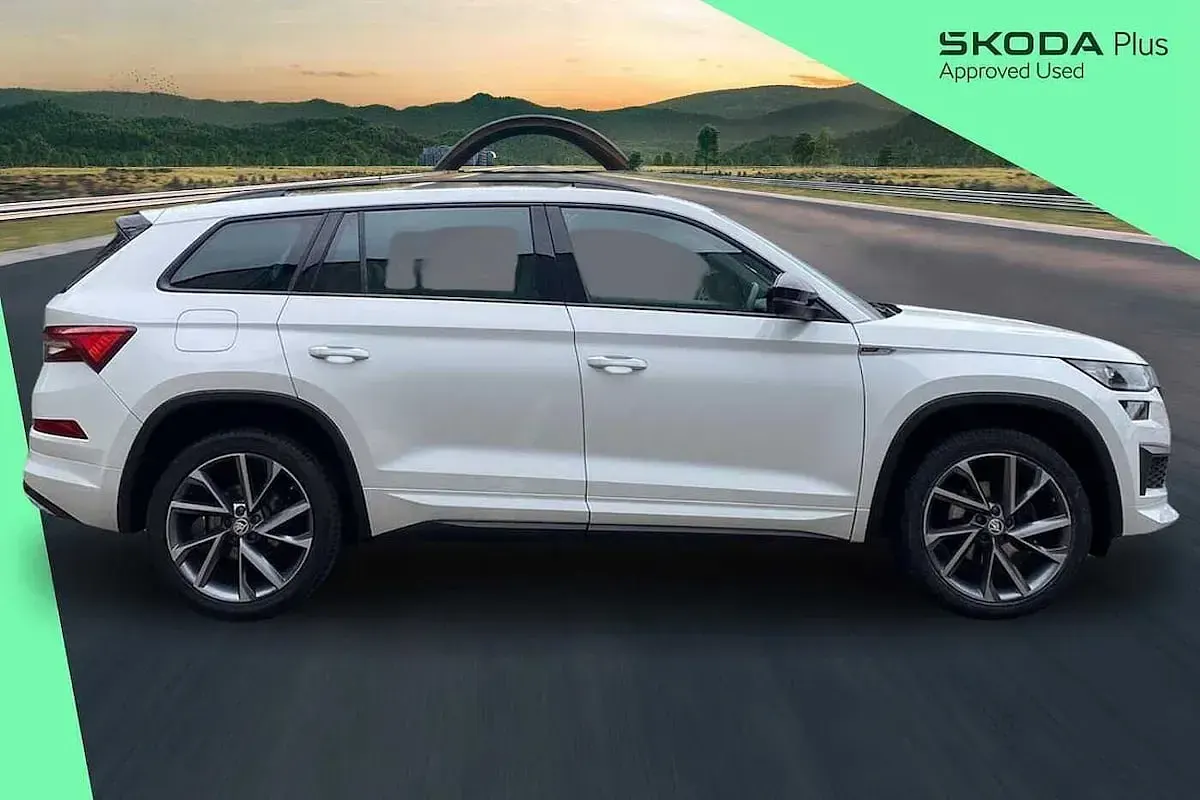 Used Skoda Kodiaq SportLine 150 HP (110 kW) 2022 Moon white metallic SUV