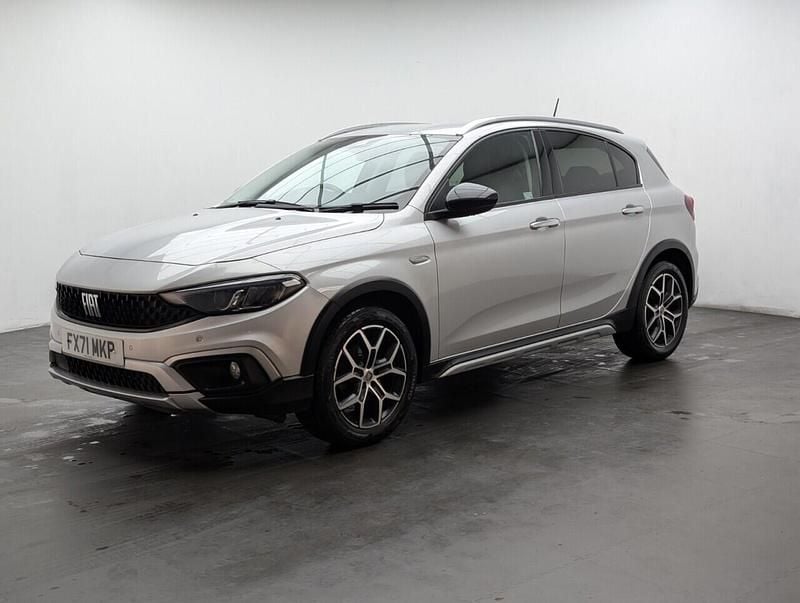 Used Fiat Tipo Cross 100 HP (73 kW) 2021 Silver Hatchback