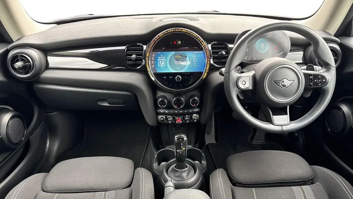 Begagnad Mini Cooper S Classic 176 HK (129 kW) 2023 Grå Halvkombi
