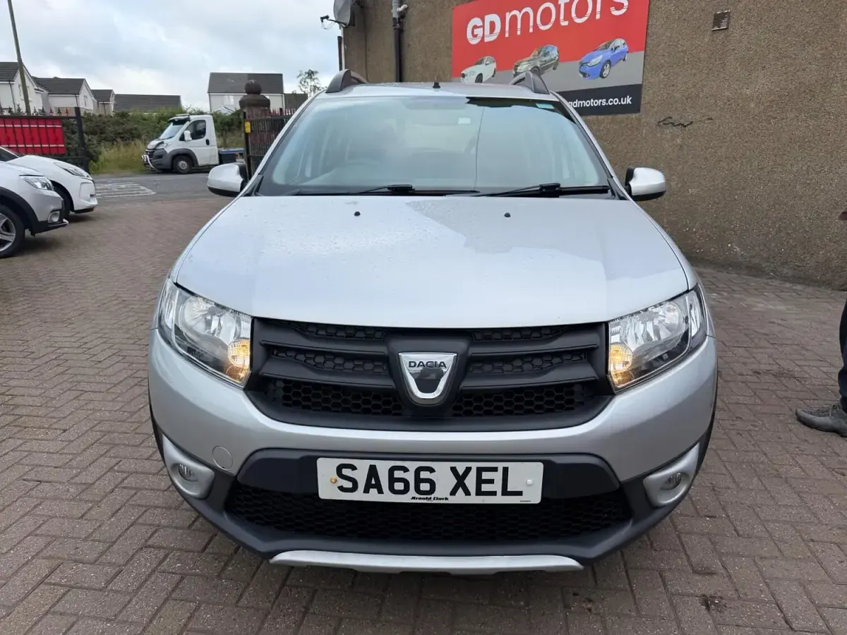Used Dacia Sandero Ambiance 90 HP (66 kW) 2016 Silver Hatchback