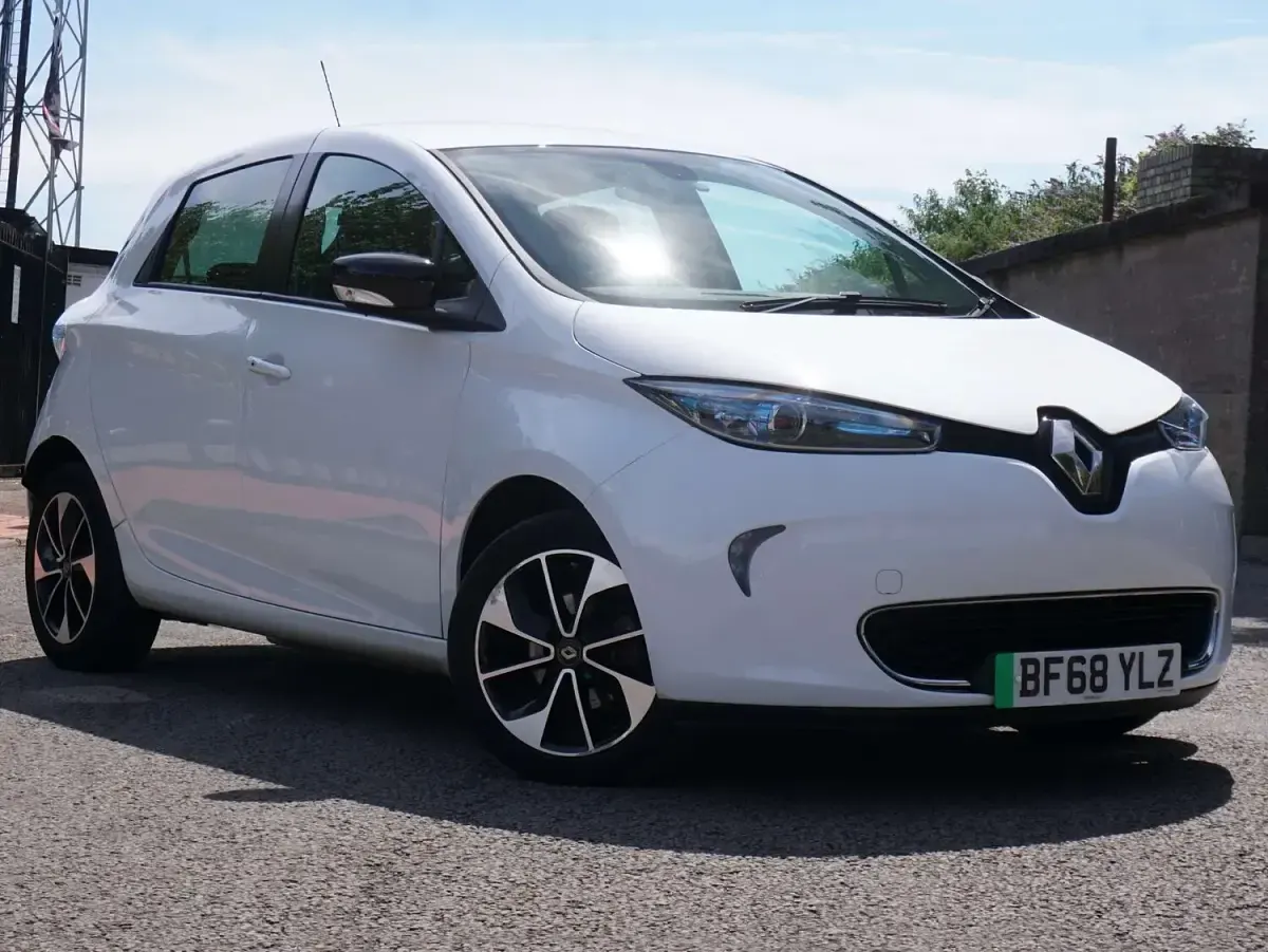 Used Renault Zoe Dynamique 80 kW (109 HP) 2018 White Hatchback