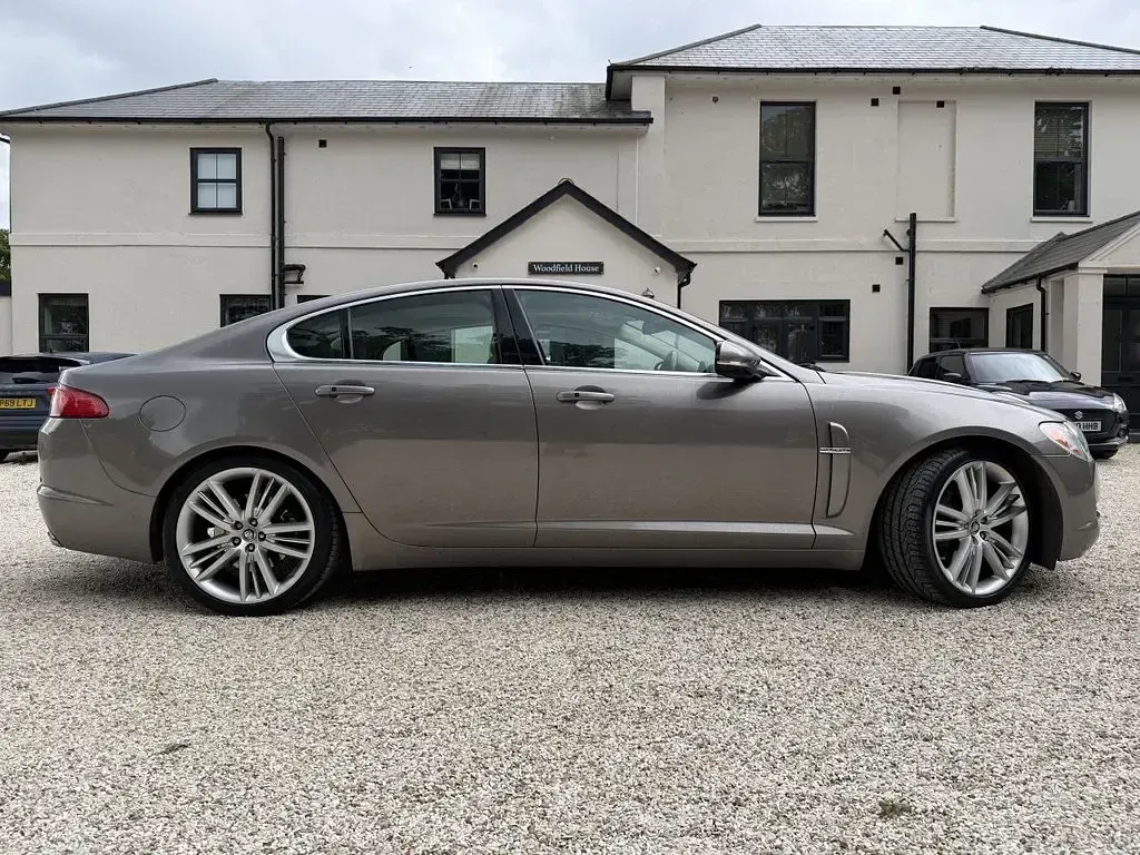 Używany Jaguar XF Portfolio 275 KM (202 kW) 2010 Szary Sedan/Limuzyna