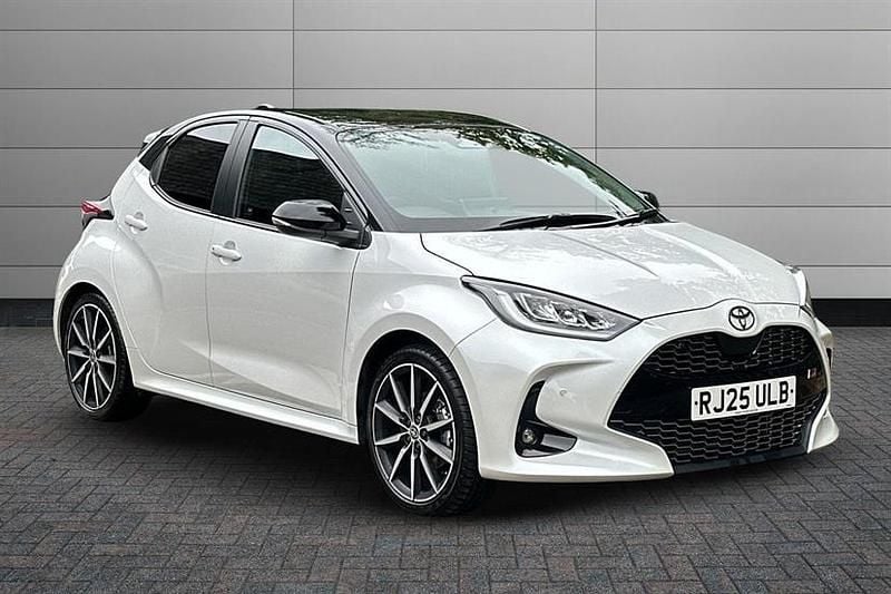 Platinum pearl white with black roof Used 2025 Toyota Yaris Hybrid Sport Hatchback | £26,650 (A bit pricey) - Image 1/3