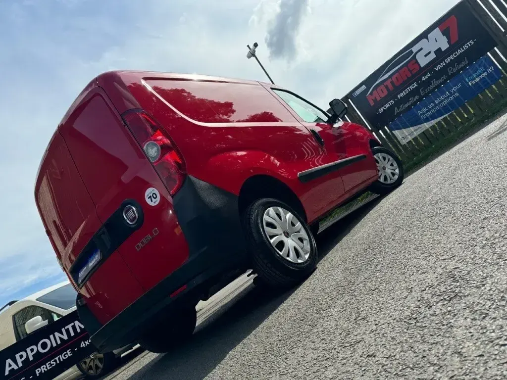 Used Fiat Doblò 90 HP (66 kW) 2013 Red MPV