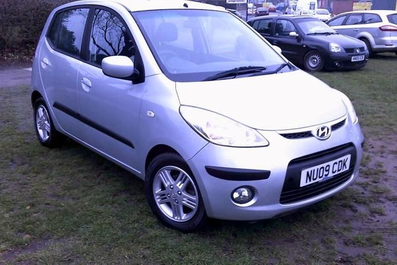 Silver Used 2009 Hyundai i10 Comfort Hatchback | £3,995 (Fair price) - Image 1/1