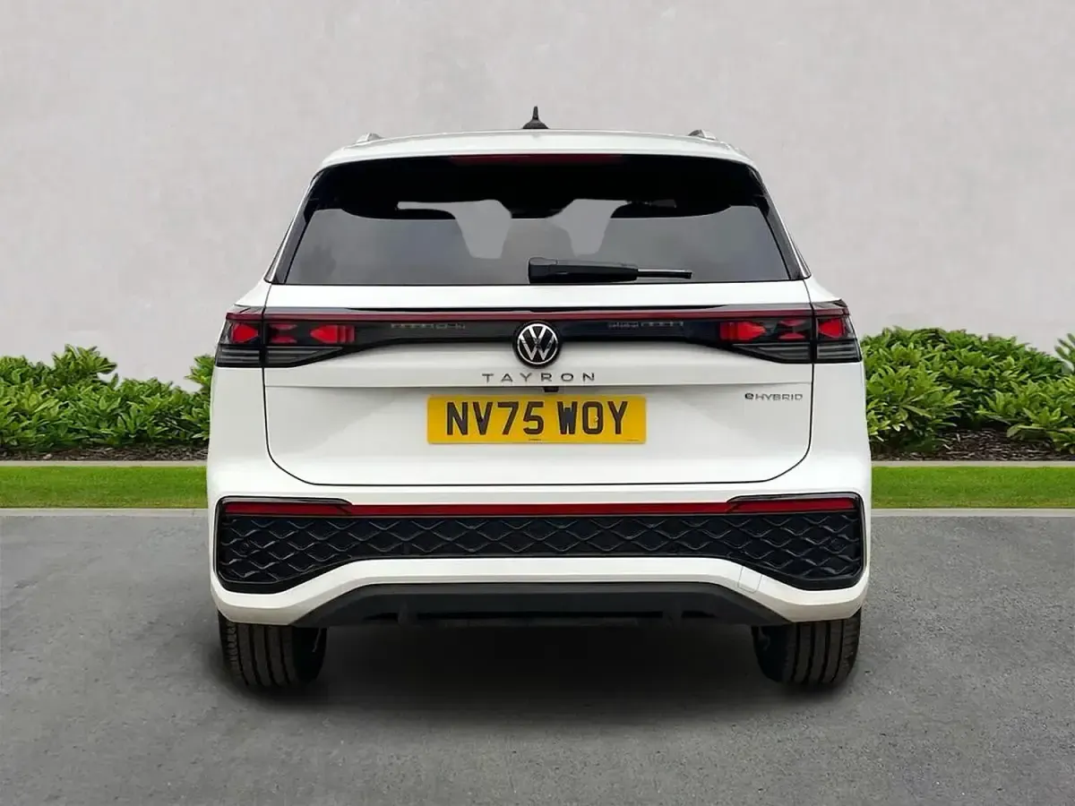 Used VW Touran R-line 272 HP (200 kW) 2026 White MPV
