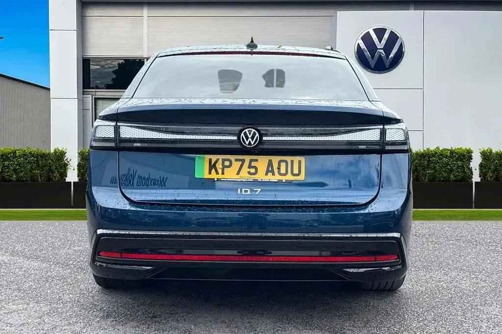 Used VW ID.7 Pro 210 kW (286 HP) 2025 Blue Sedan