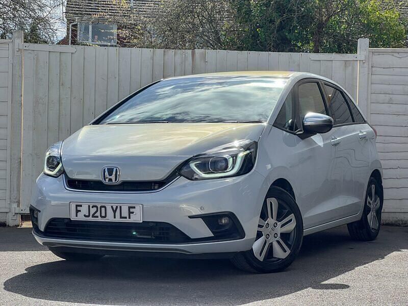 Used Honda Jazz Hybrid 107 HP (78 kW) 2020 White Hatchback