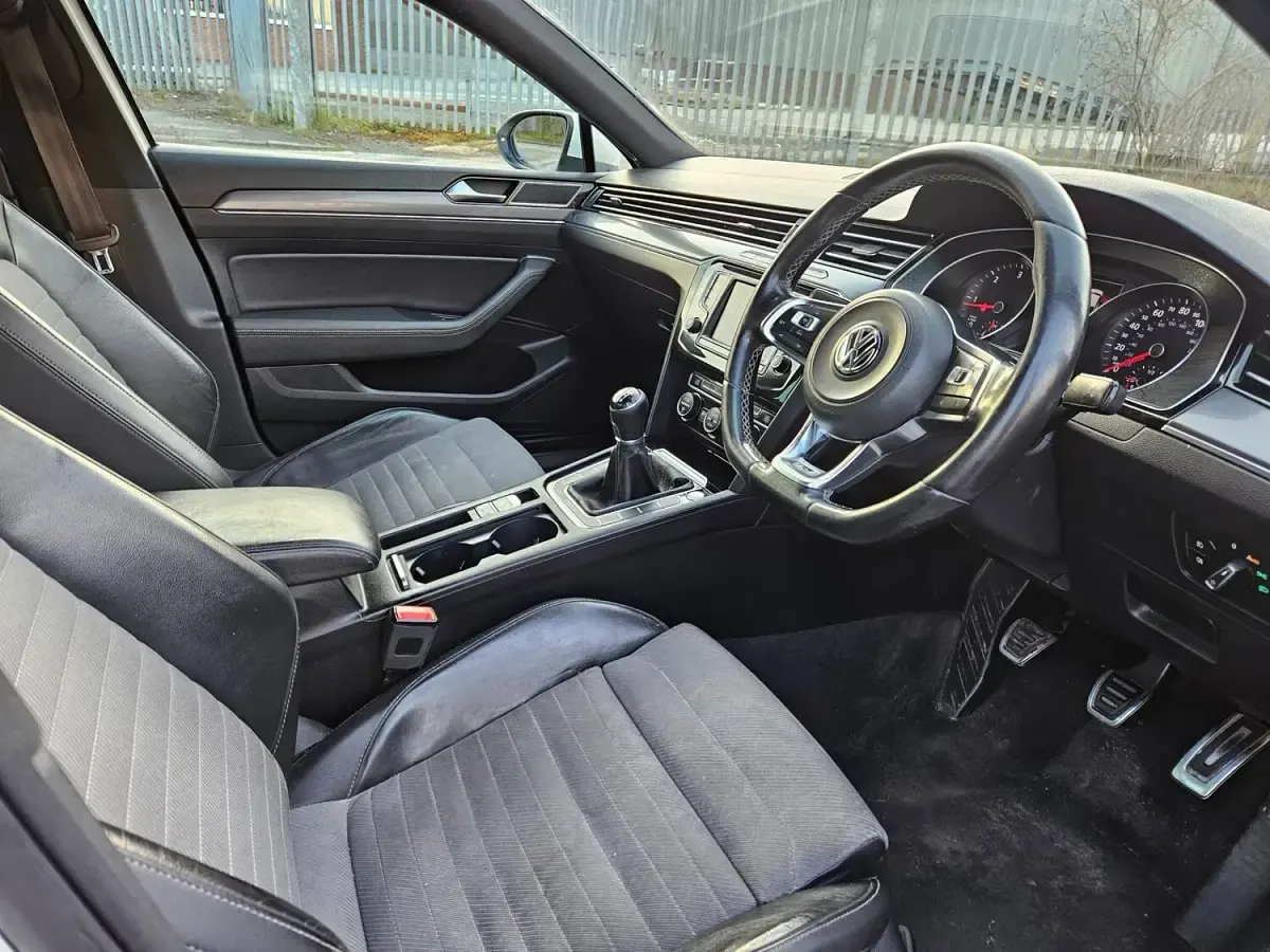 Used VW Passat R-line 150 HP (110 kW) 2015 White Sedan
